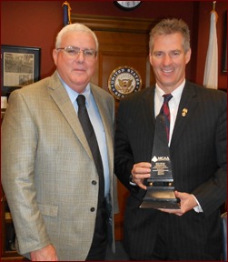 John Smith presents the MCAA Prosperity Award to Massachusetts Senator Scott Brown.