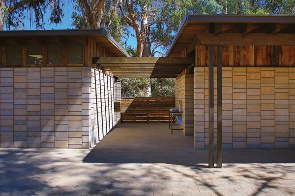 Sustainable building on the Stanford University campus that incorporates Watershed Block – a new form of structural masonry – along with reclaimed timber and barnwood siding to demonstrate the beauty and utility of wise resource reuse. The architect specified stacked bond with deeply raked horizontal joints using three different block dimensions. The Watershed Block’s hue is inspired by the rich reddish-brown sandstone that underlies the Stanford campus. Image credit: ©SkyHawk Photography – Brian Haux