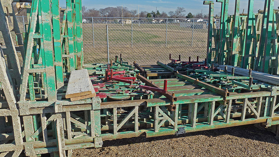 This contractor clamps his base towers together in packages of 10. Each one is four feet wide, allowing him to put two packs across his trailer. Each pack is 14 feet long.