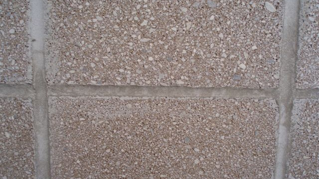 Surface mottling of mortar joints