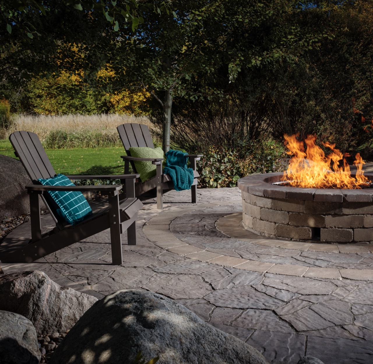 Belgard® Reveals 2023 Colors of the Year: Tidepool and Seagrass